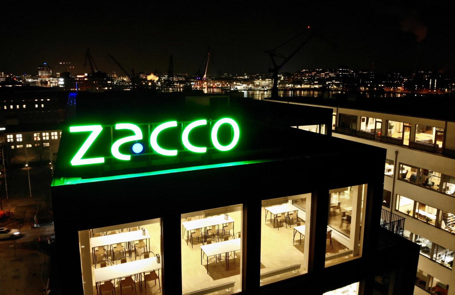 Zaccos skylt på taket